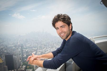 Adrian Grenier visits the Empire State Building