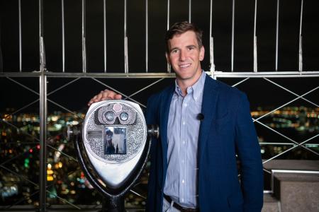 Eli Manning visits the Empire State Building