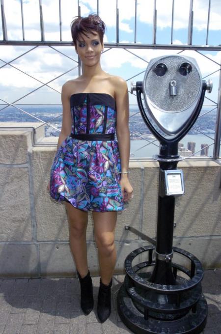 Rihanna visits the Empire State Building