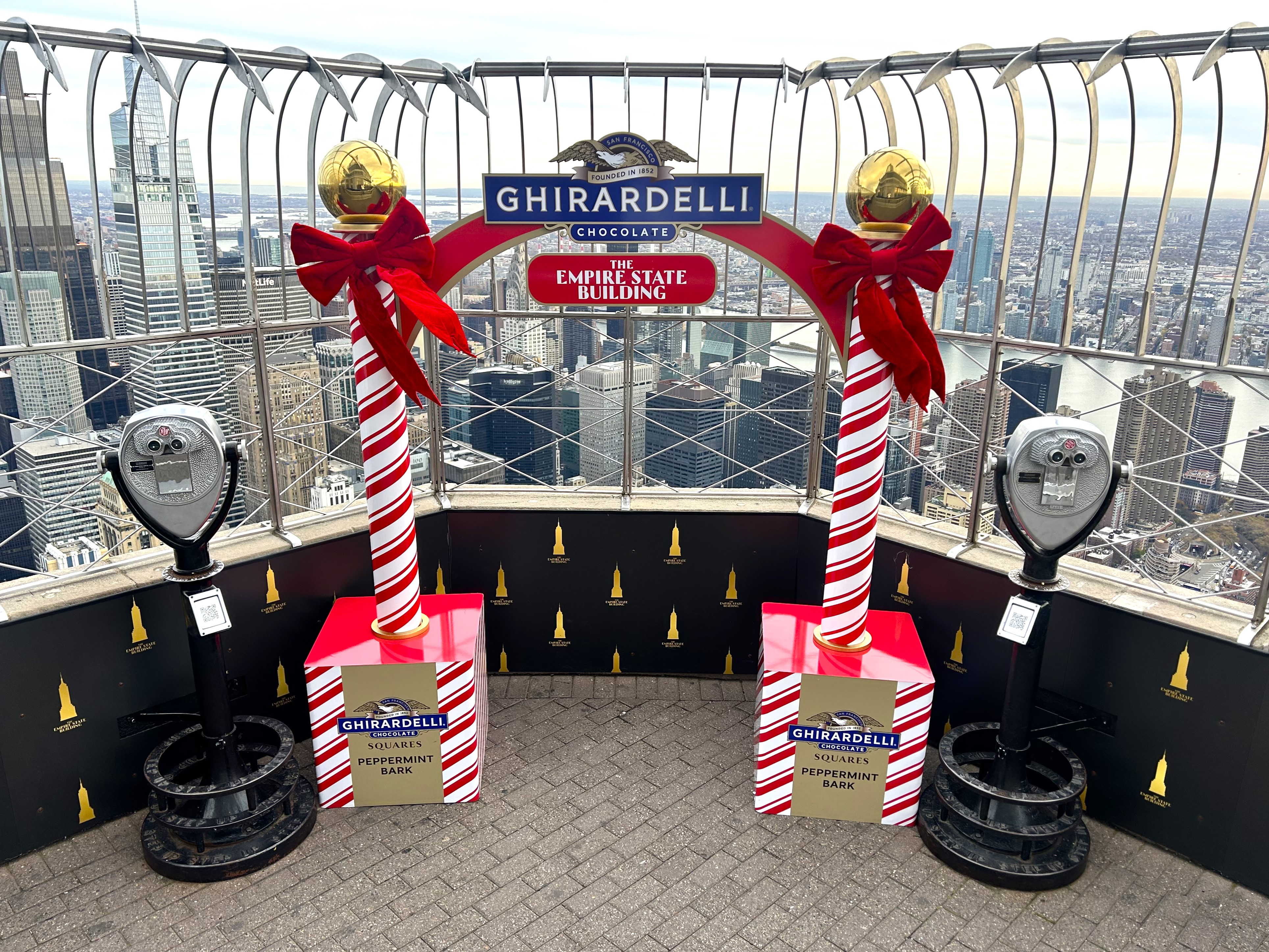 Ghirardelli Photo Opp Corner 86th Holidays ESB