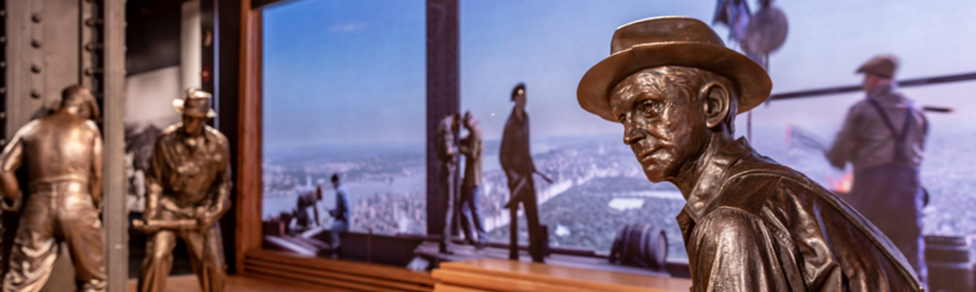 statue in empire state building