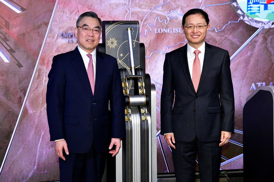 Consul General Huang Ping lights the Empire State Building