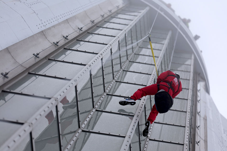 Jared Leto descends the Empire State Building