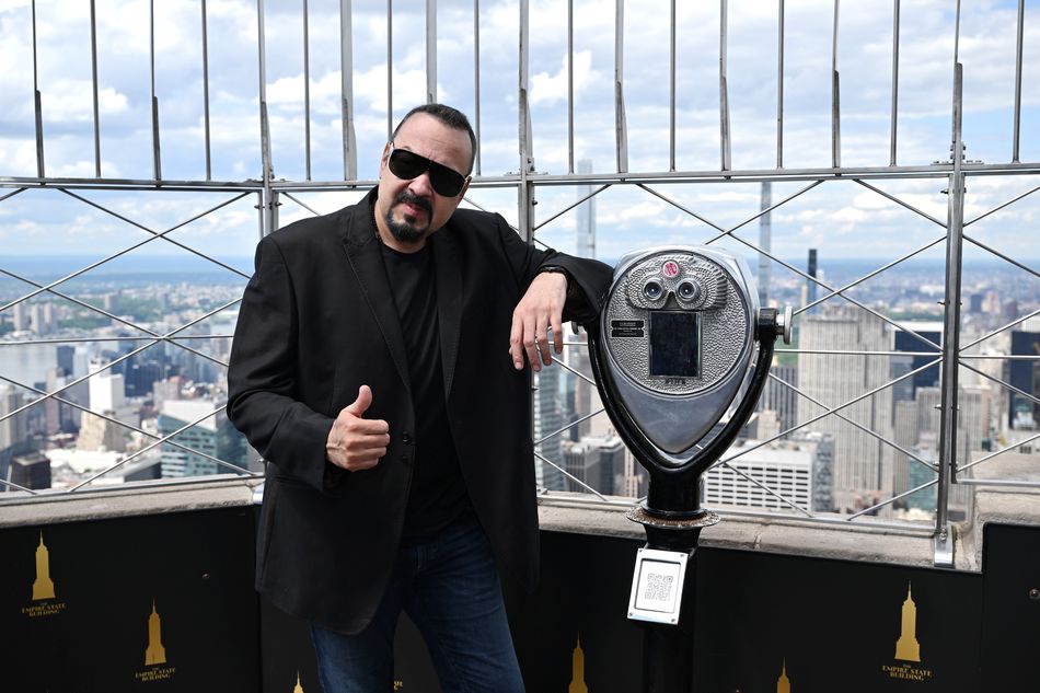 Pepe Aguilar with a viewfinder
