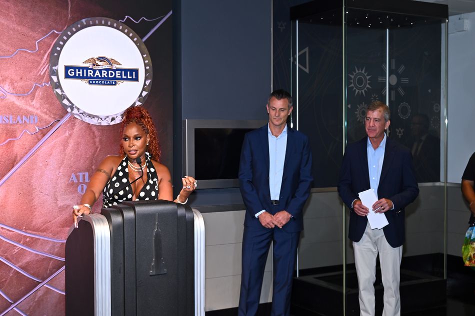 Mary J Blige speaks at the Empire State Building