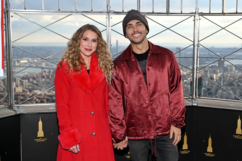 Carlos and Alexa PenaVega on the 86th Floor Observatory