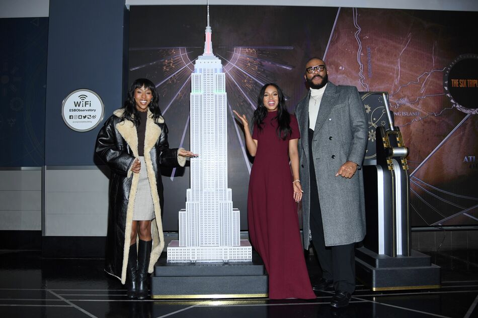 Ebony Obsidian, Kerry Washington, and Tyler Perry with the ESB model