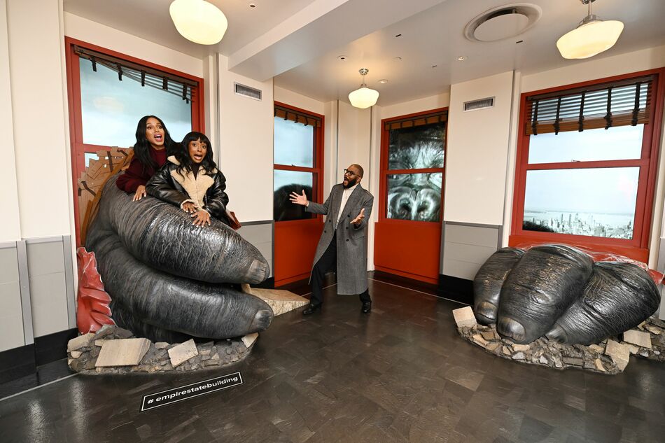 Ebony Obsidian, Kerry Washington, and Tyler Perry at the Kong exhibit