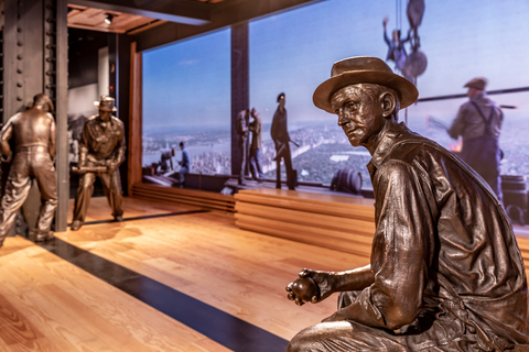 statue in empire state building